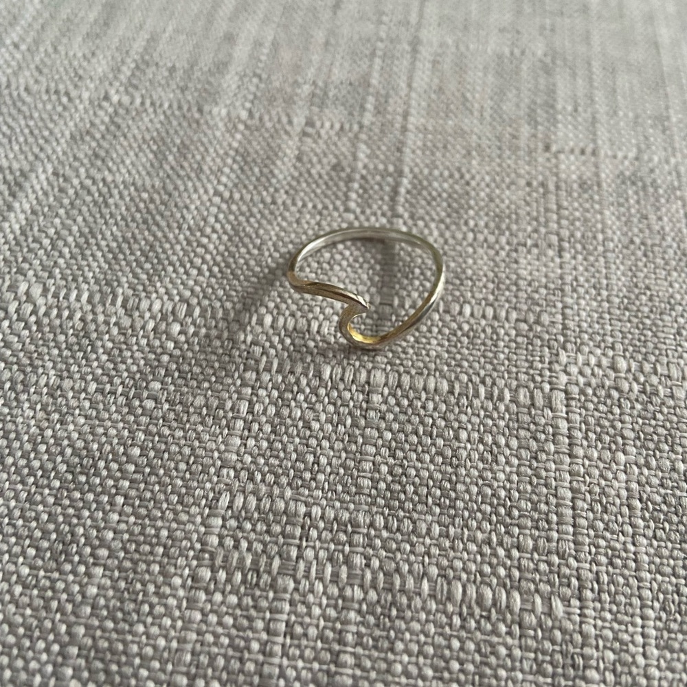 Gold wave ring